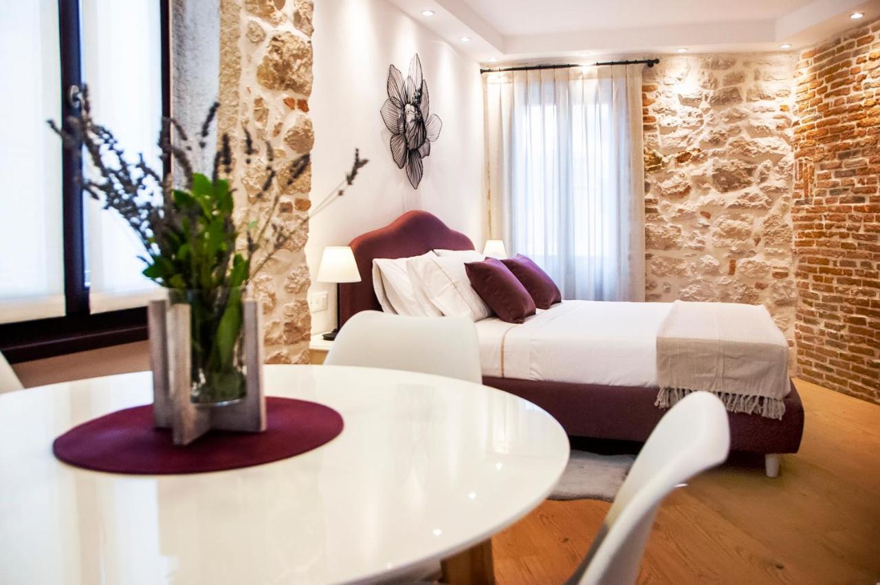 Apartments Casa De Amicis ロヴィニ エクステリア 写真