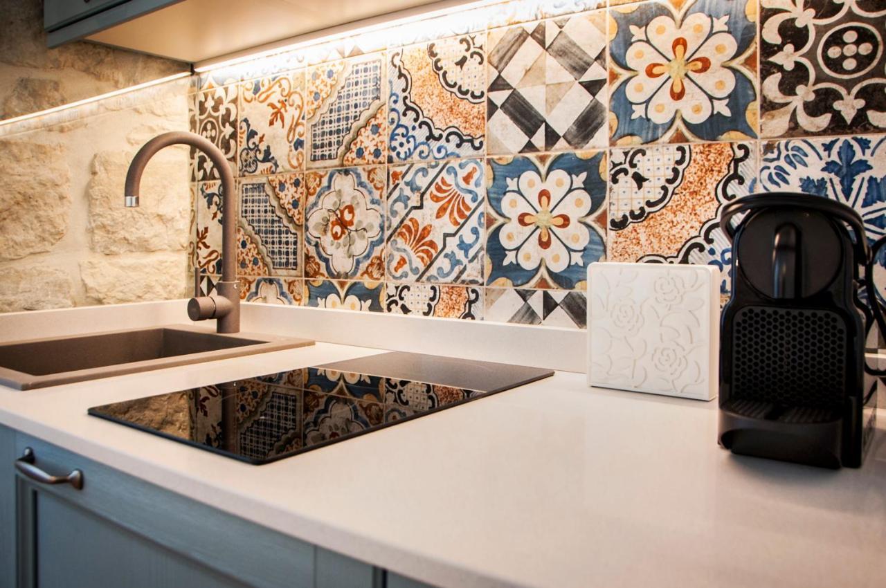 Apartments Casa De Amicis ロヴィニ エクステリア 写真