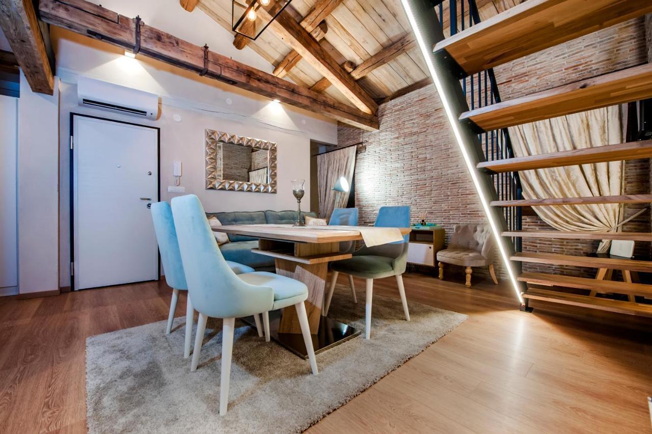 Apartments Casa De Amicis ロヴィニ エクステリア 写真