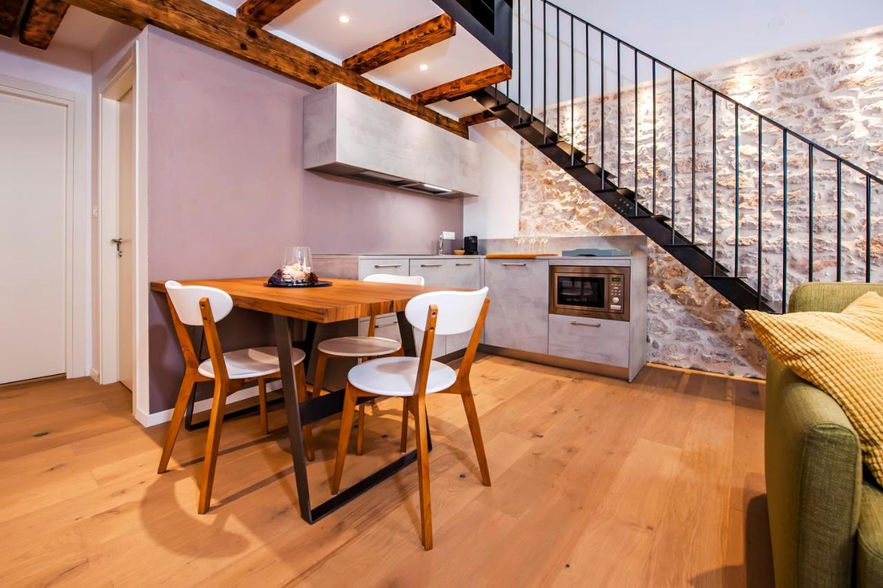 Apartments Casa De Amicis ロヴィニ エクステリア 写真