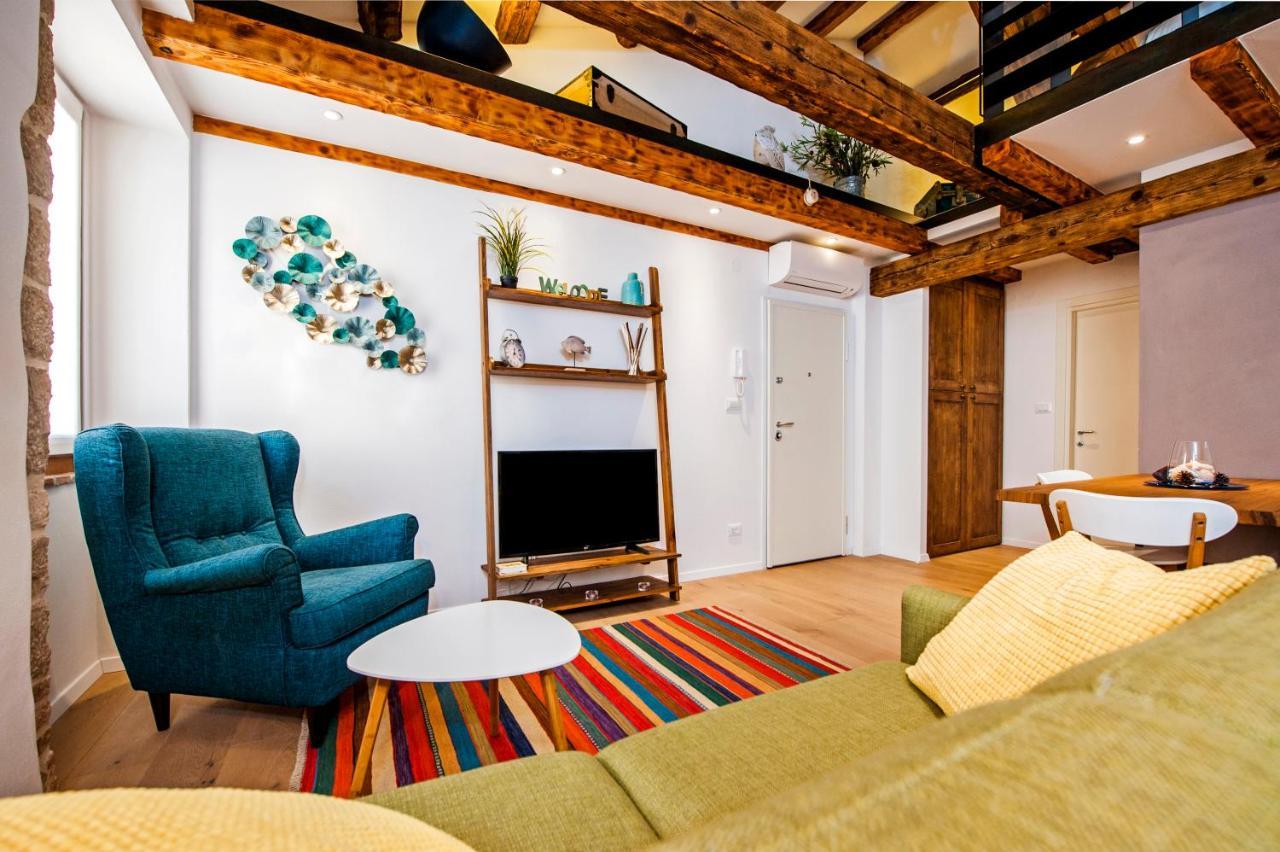 Apartments Casa De Amicis ロヴィニ エクステリア 写真