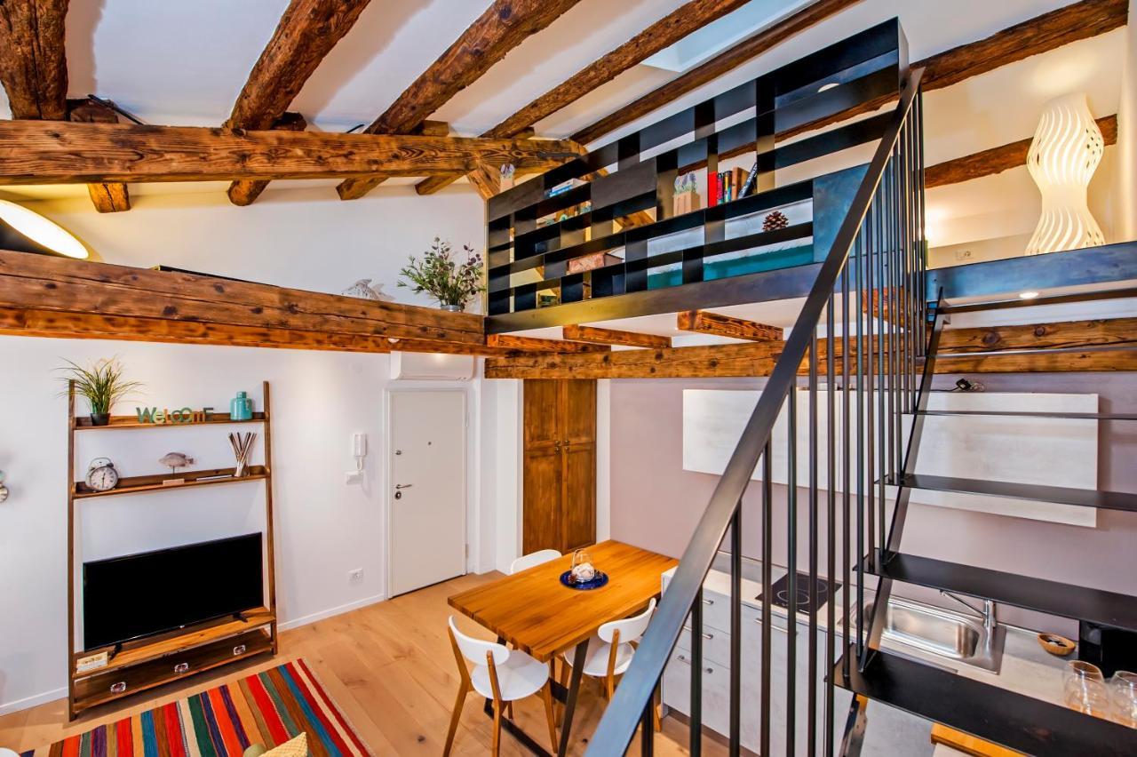 Apartments Casa De Amicis ロヴィニ エクステリア 写真