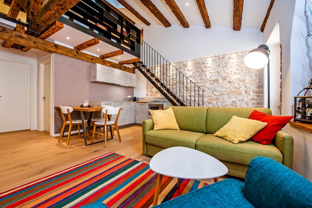 Apartments Casa De Amicis ロヴィニ エクステリア 写真