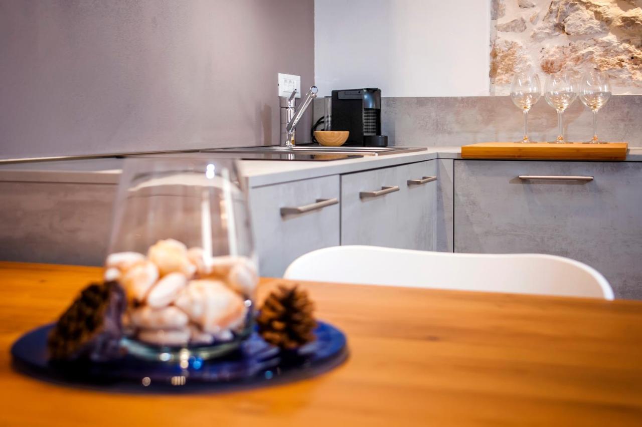Apartments Casa De Amicis ロヴィニ エクステリア 写真