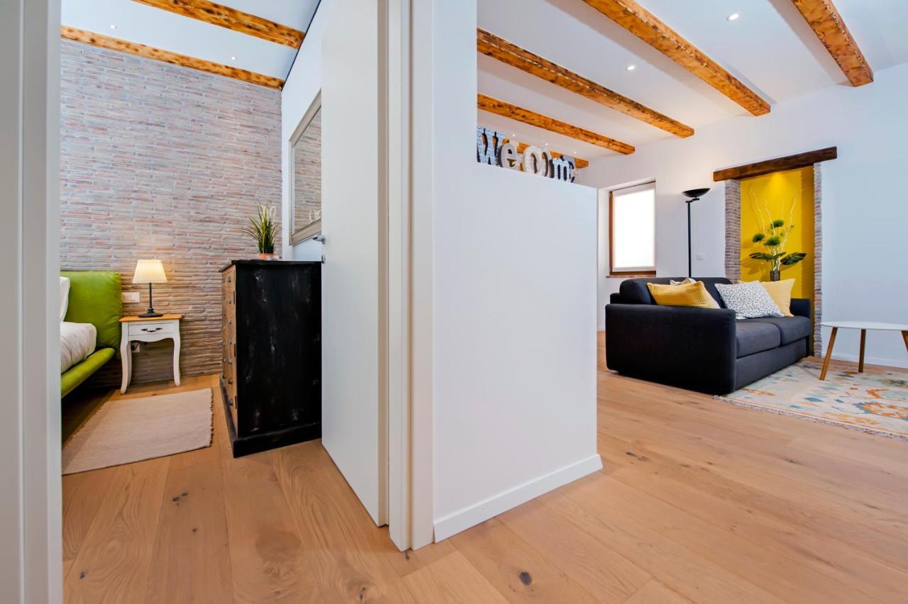 Apartments Casa De Amicis ロヴィニ エクステリア 写真