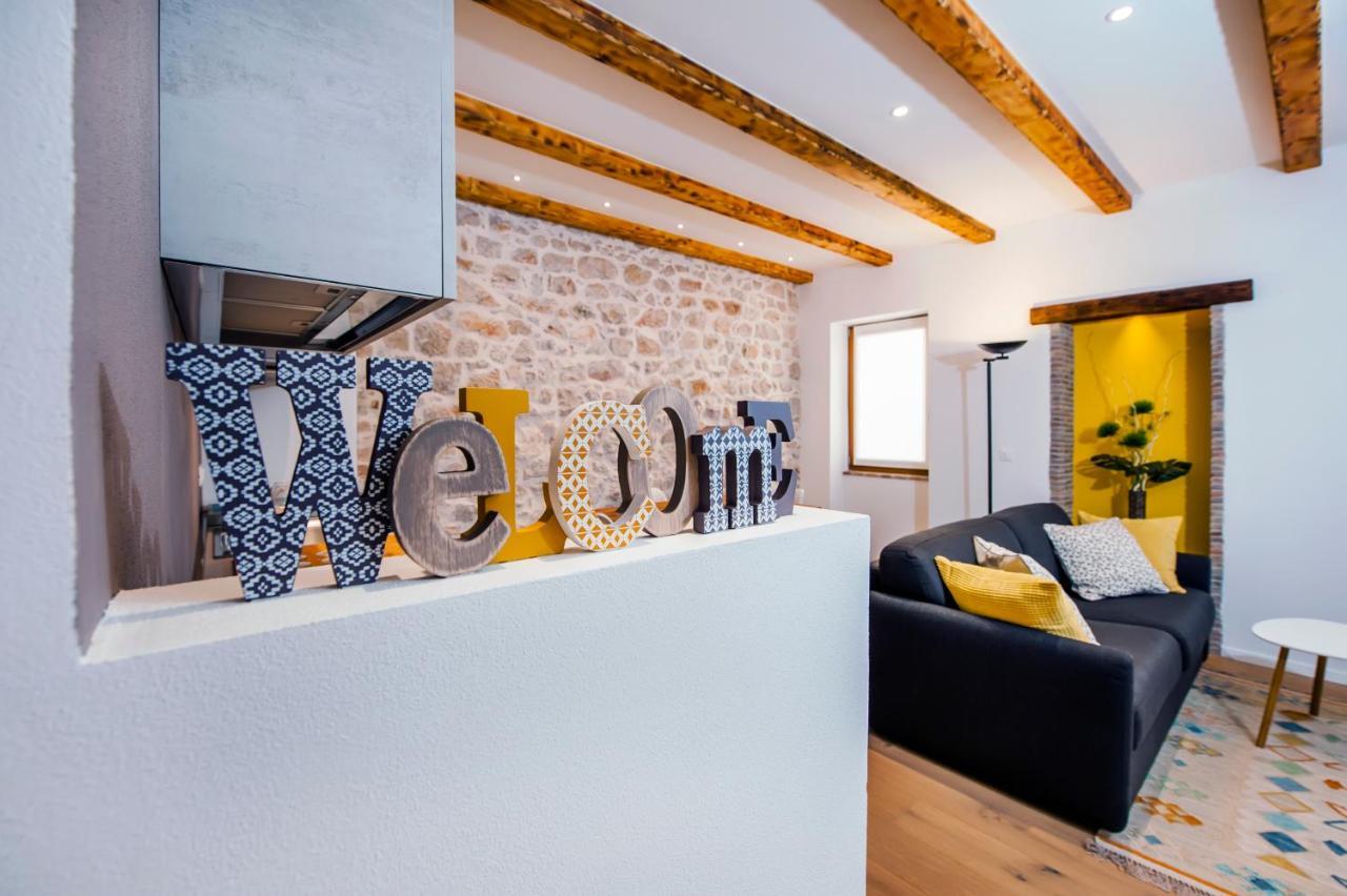 Apartments Casa De Amicis ロヴィニ エクステリア 写真