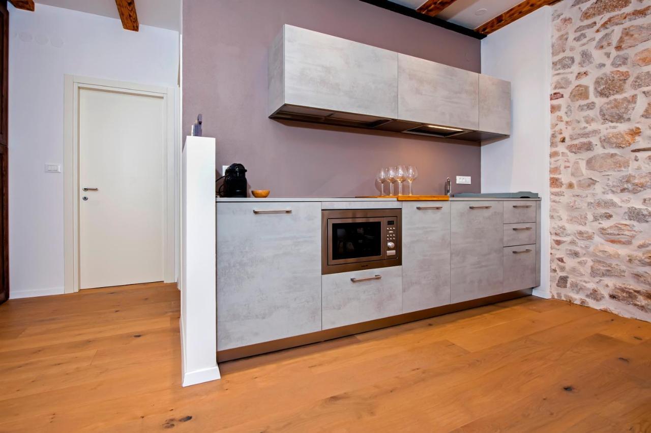 Apartments Casa De Amicis ロヴィニ エクステリア 写真