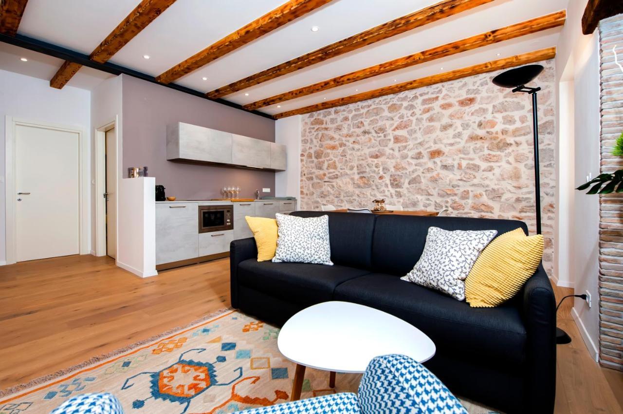 Apartments Casa De Amicis ロヴィニ エクステリア 写真