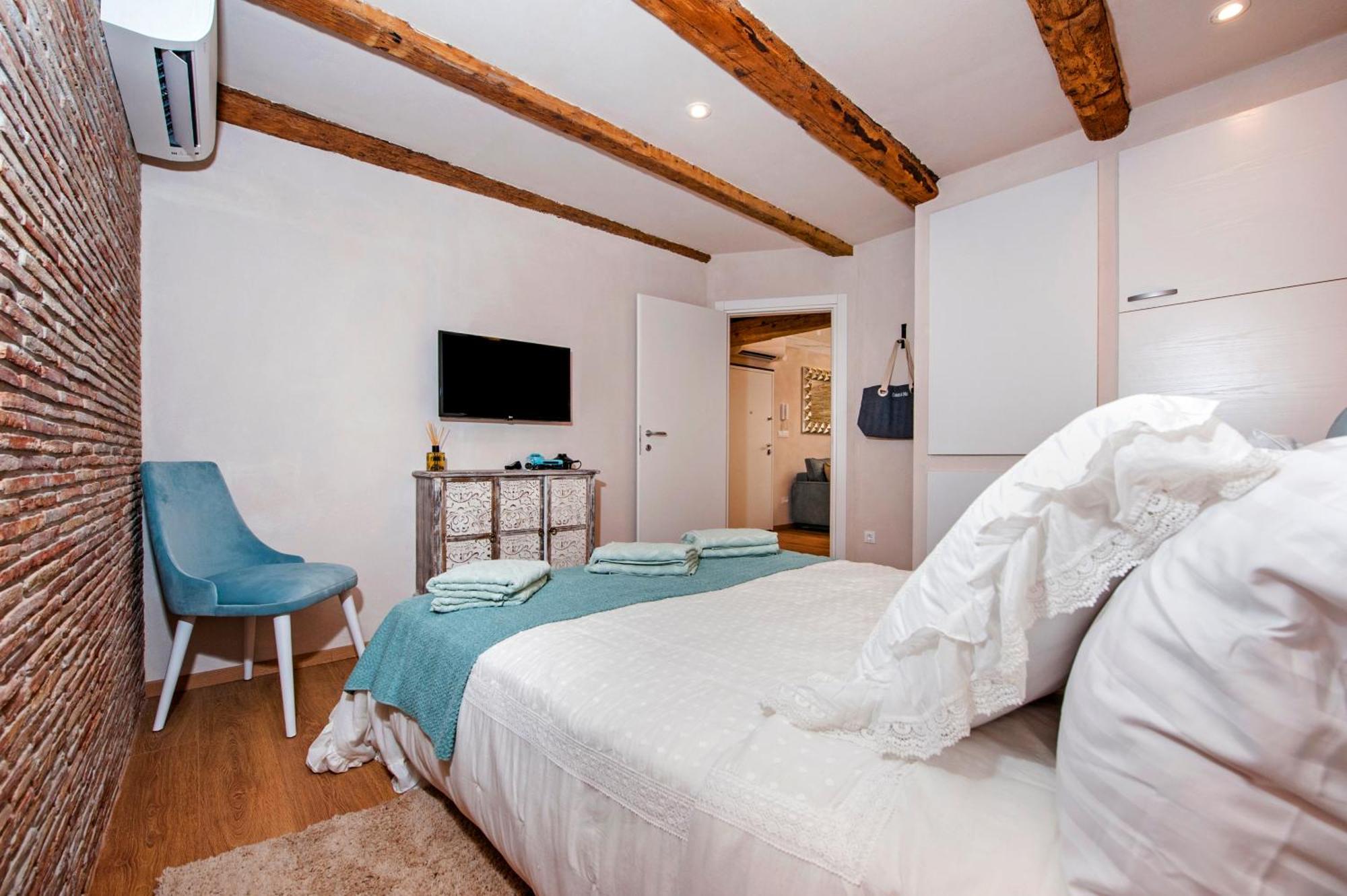 Apartments Casa De Amicis ロヴィニ 部屋 写真