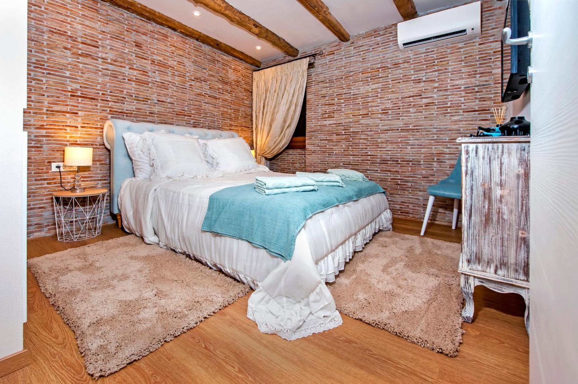 Apartments Casa De Amicis ロヴィニ 部屋 写真