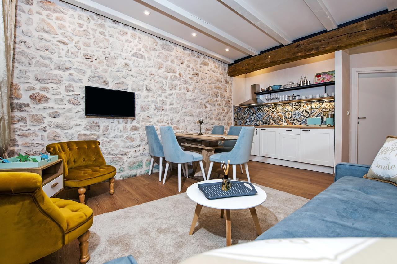 Apartments Casa De Amicis ロヴィニ エクステリア 写真
