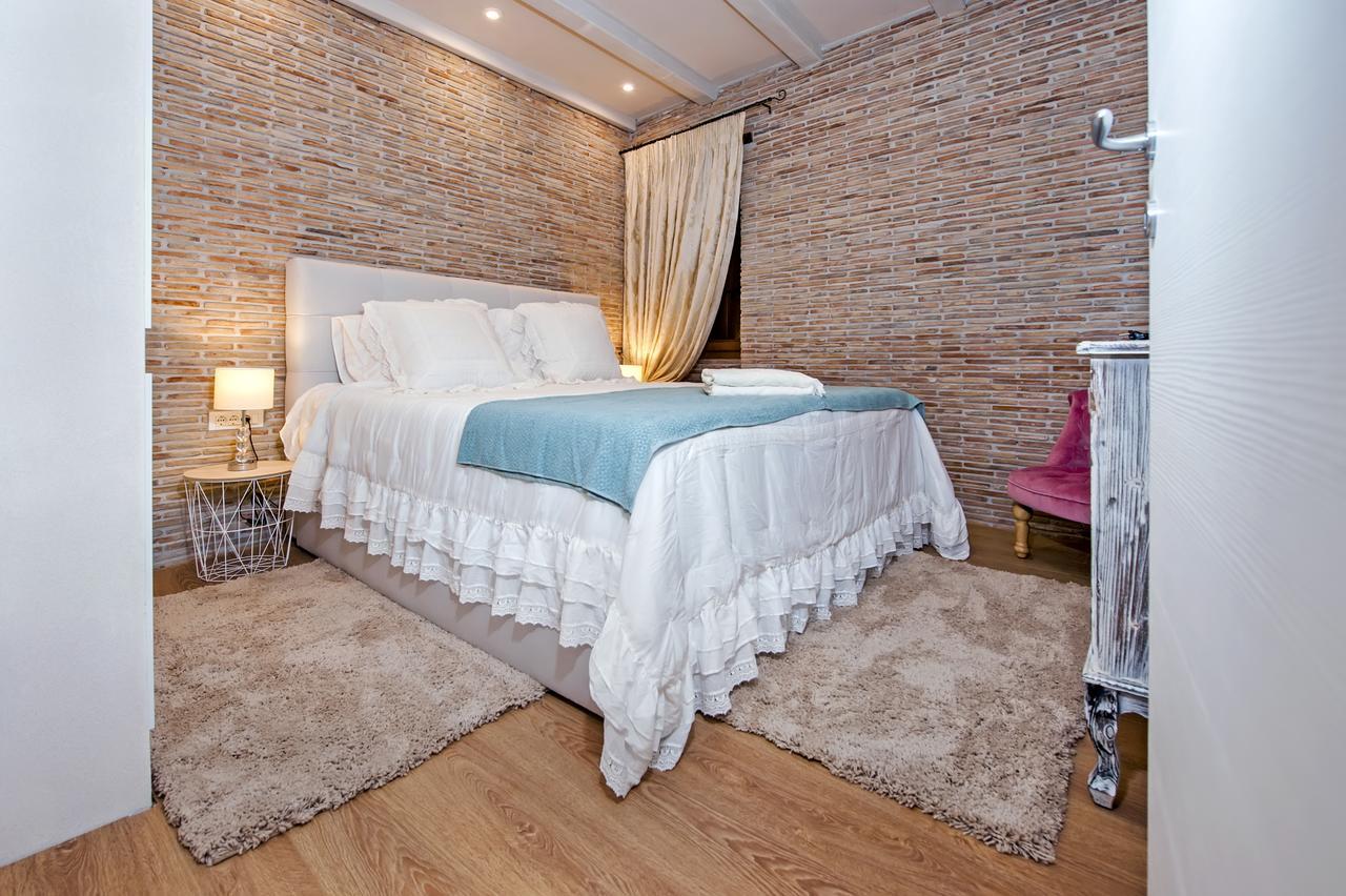 Apartments Casa De Amicis ロヴィニ エクステリア 写真