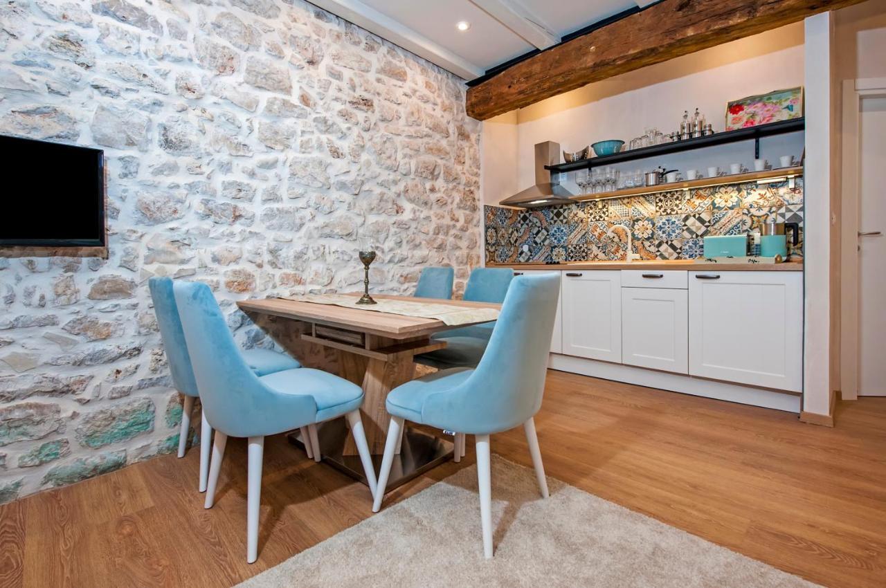 Apartments Casa De Amicis ロヴィニ エクステリア 写真